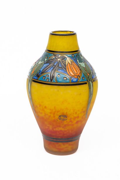 null André DELATTE Nancy.

Vase in marbled and enamelled glass with Art Deco decoration...