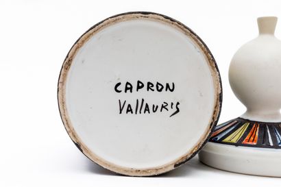 null Roger CAPRON (1922-2006), Vallauris.

Covered pot in white earthenware with...