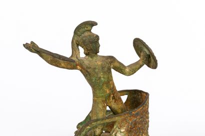 null 
Roman chariot in bronze with green patina, after the Antique.




H_20,5 cm...