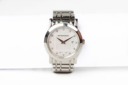 null BURBERRY.

Lady's wristwatch with case and bracelet in brilliant steel.

The...