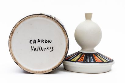 null Roger CAPRON (1922-2006), Vallauris.

Pot couvert en faïence blanche au décor...