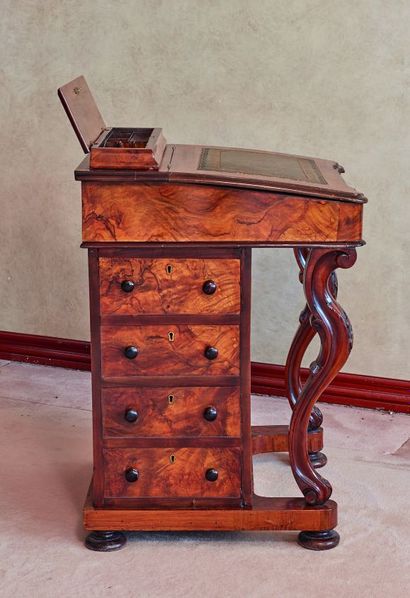 null 
Davenport desk in veneer and inlaid with light wood fillets.
Four drawers on...