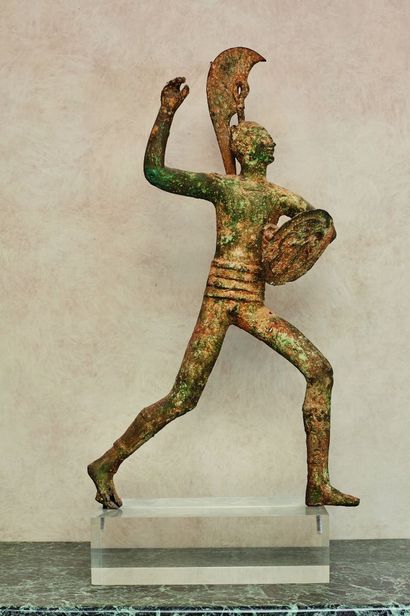 null 
*Important guerrier en bronze à patine verte de fouille, dans le goût de l'Antique.
H_82...