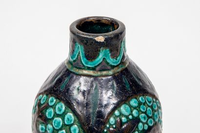 null Jean MAYODON (1893-1967).

Vase de forme coloquinte en céramique à décor dans...