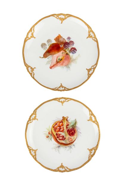 null BERLIN, KPM. 

Set of fourteen porcelain dessert plates with polychrome enamelled...