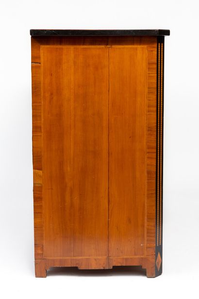 null Important and high chest of drawers in cherry wood veneer and blackened wood....
