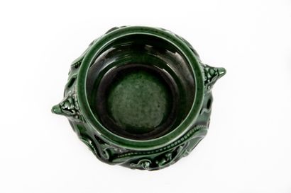 null Theodore DECK (1823-1891).

Green glazed ceramic pot with dragons decoration...