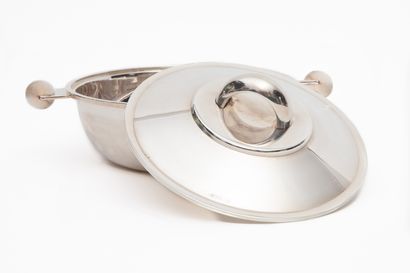 null LUC LANEL (1893-1965) for CHRISTOFLE.

Modernist silver plated vegetable dish,...