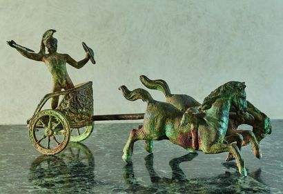 null 
*Char romain en bronze à patine verte de fouille, d'après l'Antique.




H_20,5...