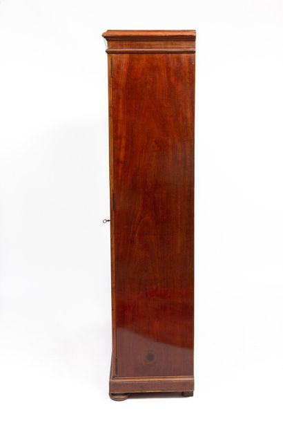 null Large mahogany and mahogany veneer "notary's cabinet".

It opens with fourteen...