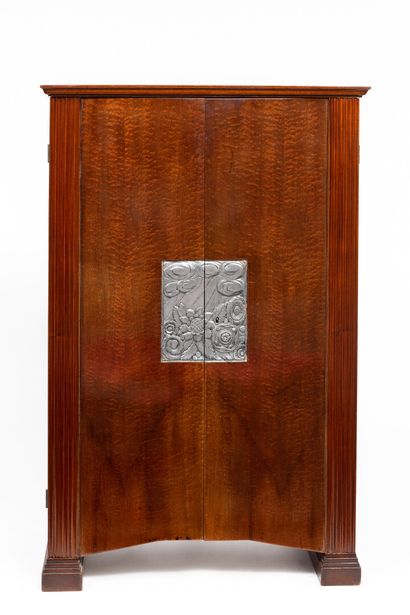 null A satinwood veneer bar cabinet, opening on the top shelf and through two leaves...