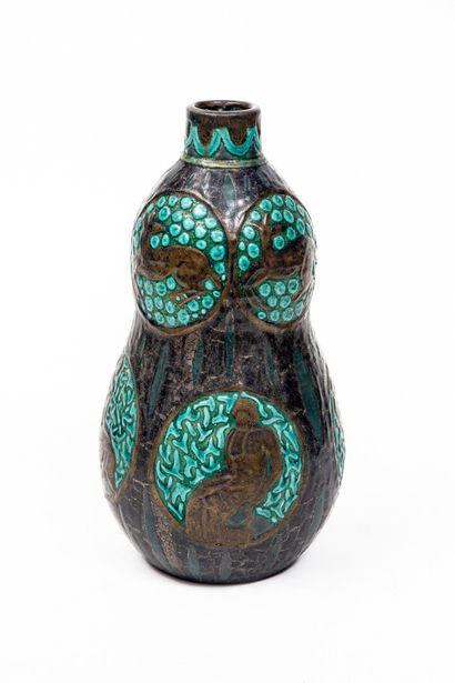 null Jean MAYODON (1893-1967).

Vase de forme coloquinte en céramique à décor dans...