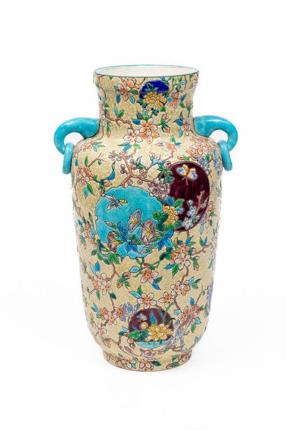 null GIEN.

Vase balustre lanterne à deux anses turquoises et émaux cloisonnés à...
