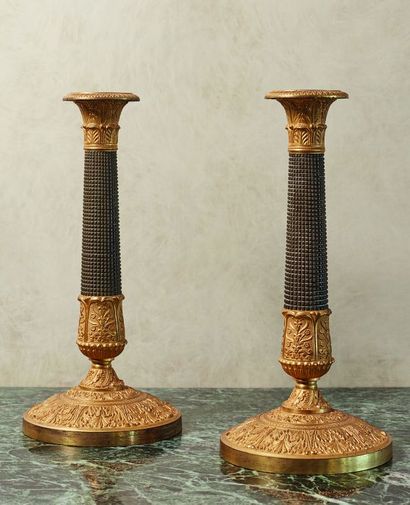null 
A pair of candlesticks in bronze and metal with a brown and gilt patina.




Restoration...