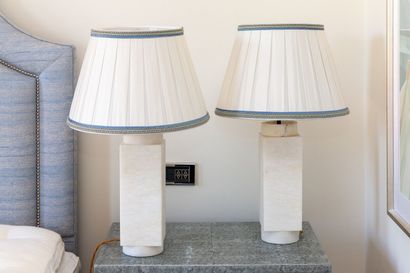 null VAUGHAN.

Paire de lampes modèle "Genoa", quadrangulaires en forme de vases...
