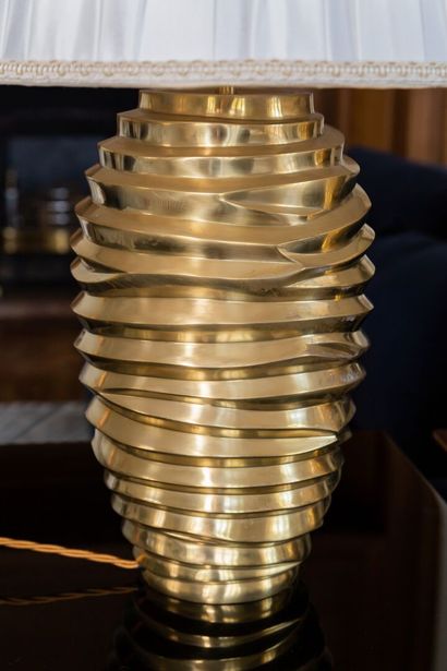 null VAUGHAN.

Paire de lampes à poser modèle "Bologna" en laiton doré de forme sculpturale,...