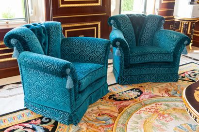 null ARMANDO RHO, Italy.

Mobilier de salon garni de tissu velours en camaïeu bleu...