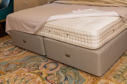 null Lit double HYPNOS en 200 cm, formé d'une paire de lits simple et matelas confortable....