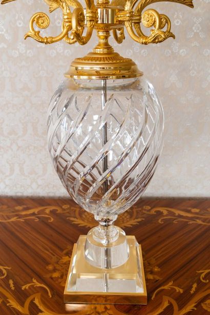 null LAUDARTE, Italy.

Lampe à poser en cristal taillé, base altuglas et bronze doré...