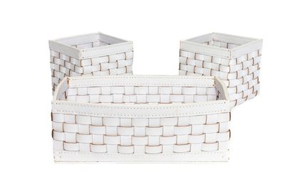 null RIVIERE, made in Italy. 

Three baskets in white woven resin.

H_11 cm W_29...