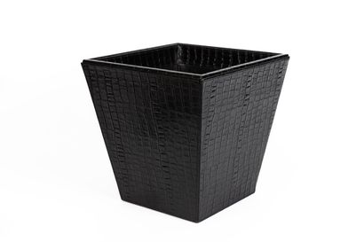 null Paper basket in crocodile style leather. 

Work of decorator.