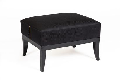 null MUNNA DESIGN, in the taste of.

Black lacquered wood and black fabric stool...