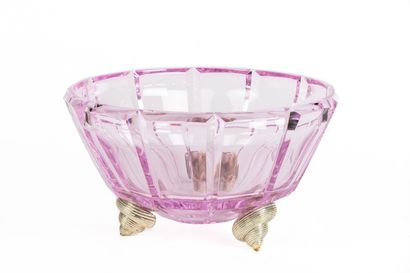 null BALDI, Firenze.

A pink tinted glass bowl with three silver feet showing snails....