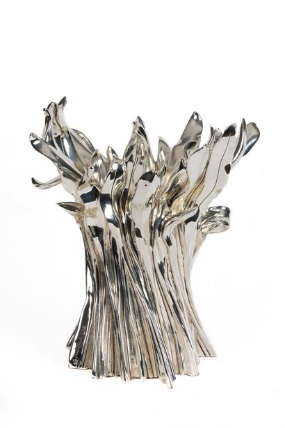 null MARCELLO GIORGIO. 

Vase in silver plated metal simulating a coral.

Signed.

Modern...