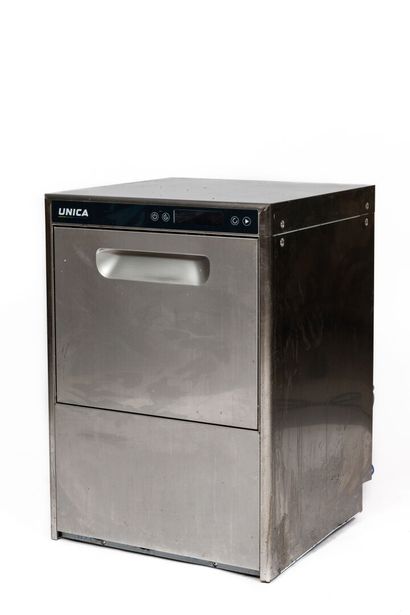 null UNICA glass washer with square plastic basket.