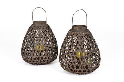 null Pair of outdoor candle holders in brown woven wood. 

H_64 cm