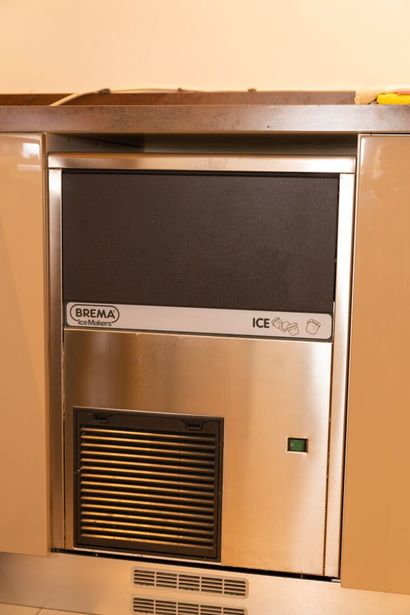 null Hollow ice maker BREMA ICE MAKER, model IMF 28W.

Stainless steel front.

H_69...