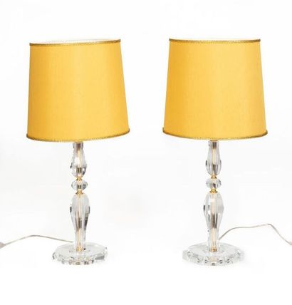 null Pair of colorless glass lamps.

Modern work. 

H_42 cm (without lampshade)

H_70...