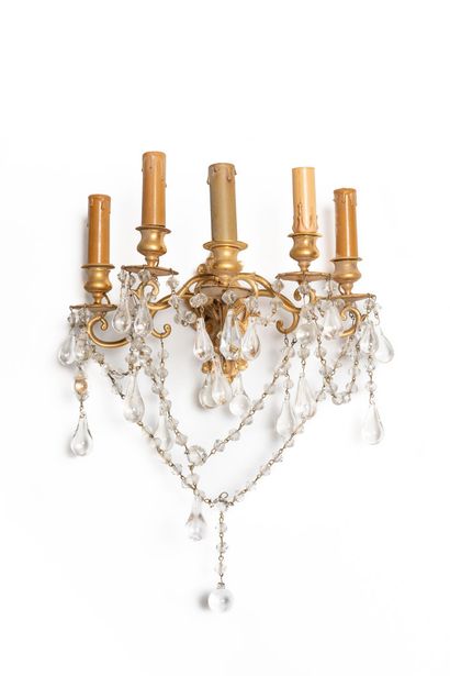 null Pair of five lights sconces in bronze, gilt brass and glass drops. 

H_50 cm...