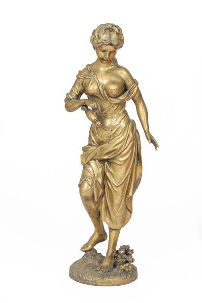 null Outdoor statue in resin imitating bronze, representing a vestal virgin. 

In...