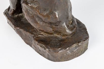 null 
Roger GODCHAUX (1878-1958).




Lionne aux aguets.




Sculpture en bronze...