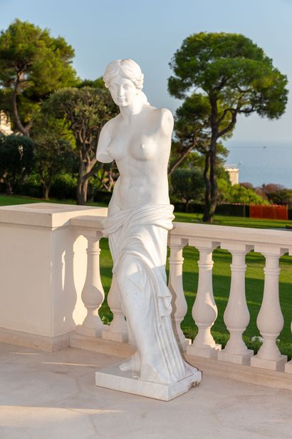  École italienne moderne. 
Vénus de Milo. 
Importante sculpture en marbre blanc de...