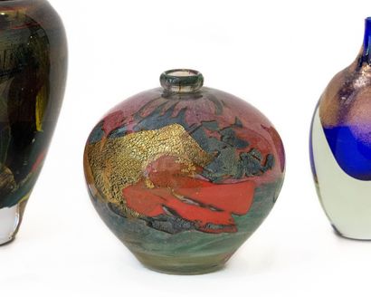 null Jean-Claude NOVARO (1943-2015).

Vase boule en verre à inclusions polychromes...