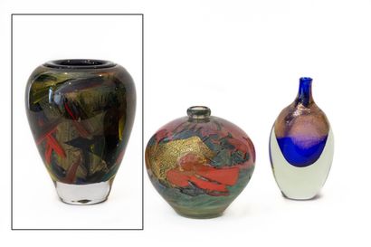  Jean-Claude NOVARO (1943-2015). 
Vase en verre à inclusions polychromes et or, à...