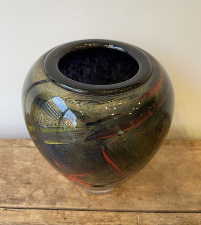  Jean-Claude NOVARO (1943-2015). 
Vase en verre à inclusions polychromes et or, à...