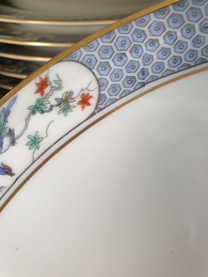 null 
Théodore HAVILAND, Limoges.




Service de table en porcelaine à décor chinoisant...