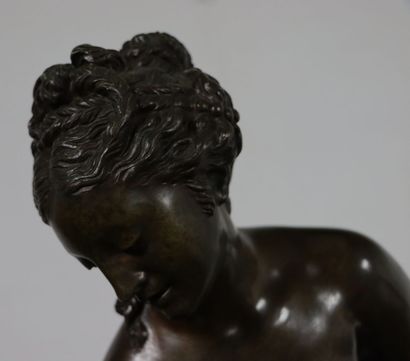  Christophe-Gabriel ALLEGRAIN (1710-1795), d'après. 
Baigneuse. 
Importante sculpture...
