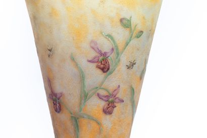 null DAUM, Nancy.

Important vase "orchidées sauvages (ophrys fuciflora)" à col évasé,...