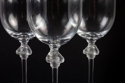 null LALIQUE France. 

Suite de six hauts verres à vin, modèle "Roxane" en cristal...