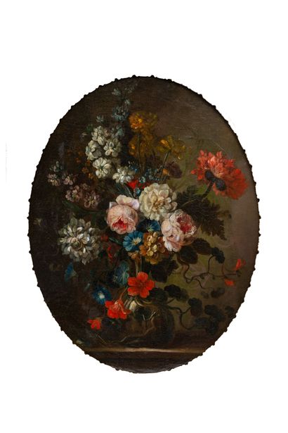  Ecole flamande du XVIIIème siècle. 
Nature morte de fleurs. 
Huile sur toile ovale,...