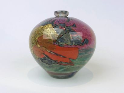 null Jean-Claude NOVARO (1943-2015).

Vase boule en verre à inclusions polychromes...