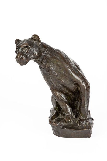 null 
Roger GODCHAUX (1878-1958).




Lionne aux aguets.




Sculpture en bronze...