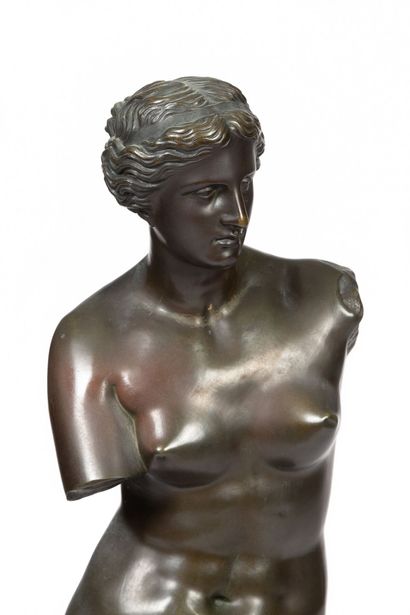  D'après l'Antique. 
Vénus de Milo. 
Sculpture en bronze à patine brune. 
Epreuve...