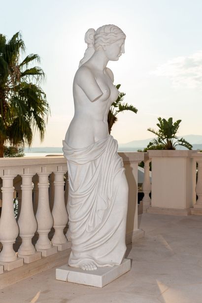  École italienne moderne. 
Vénus de Milo. 
Importante sculpture en marbre blanc de...