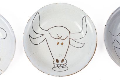 null Robert PICAULT (1919-2000).

Vache, taureau et cheval. 

Trois assiettes en...