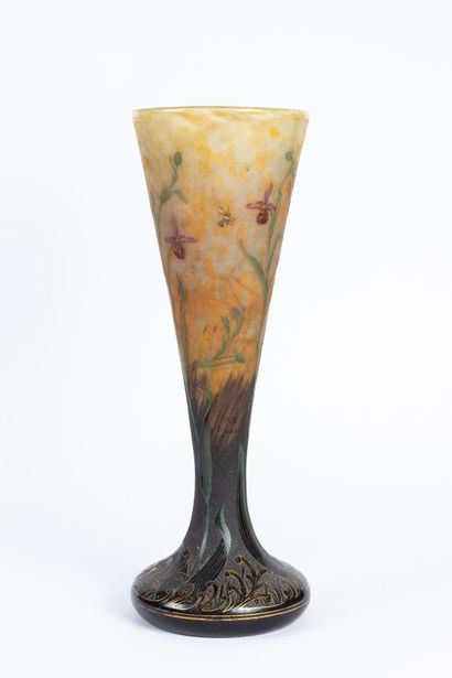 null DAUM, Nancy.

Important vase "orchidées sauvages (ophrys fuciflora)" à col évasé,...